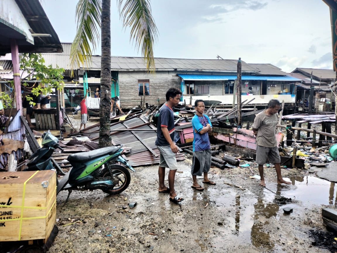 Disapu Angin Puting Beliung Puluhan Rumah Di Kabupaten Paser Rusak