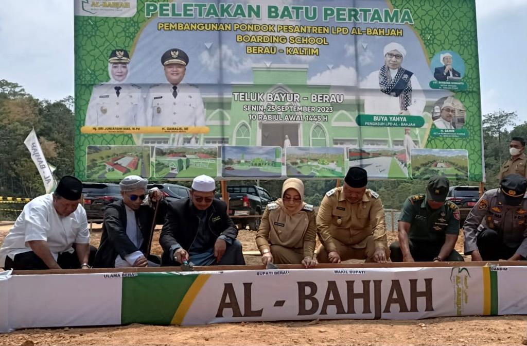 Bupati Berau Letakan Batu Pertama Pembangunan Pondok Pesantren Al-Bahjah 