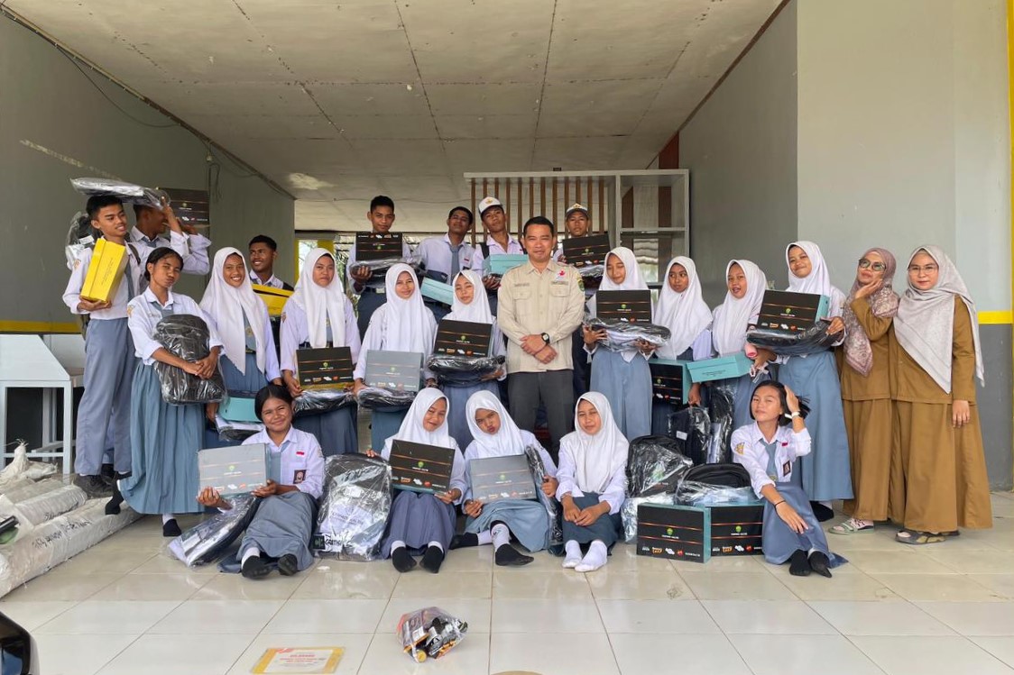 4.000 Siswa SMA/SMK/MA di Berau Terima Seragam Gratis dari Program Gratispol