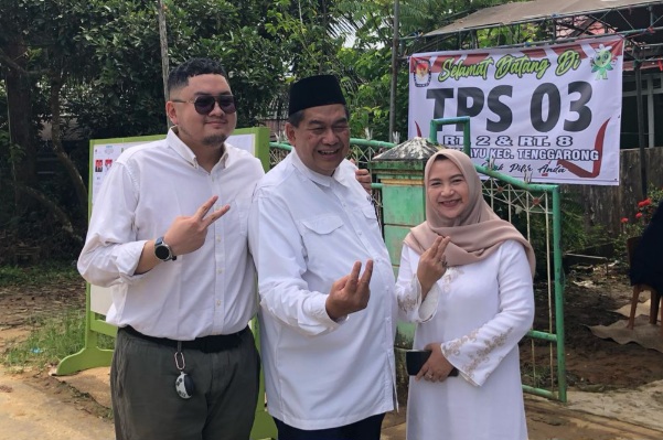 Awang Yacoub Luthman Jalan Kaki ke TPS 03 Tenggarong