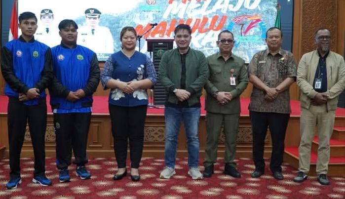 Bupati Angela Lepas Puluhan Kontingen POPDA XVII, Siap Harumkan Nama Mahulu