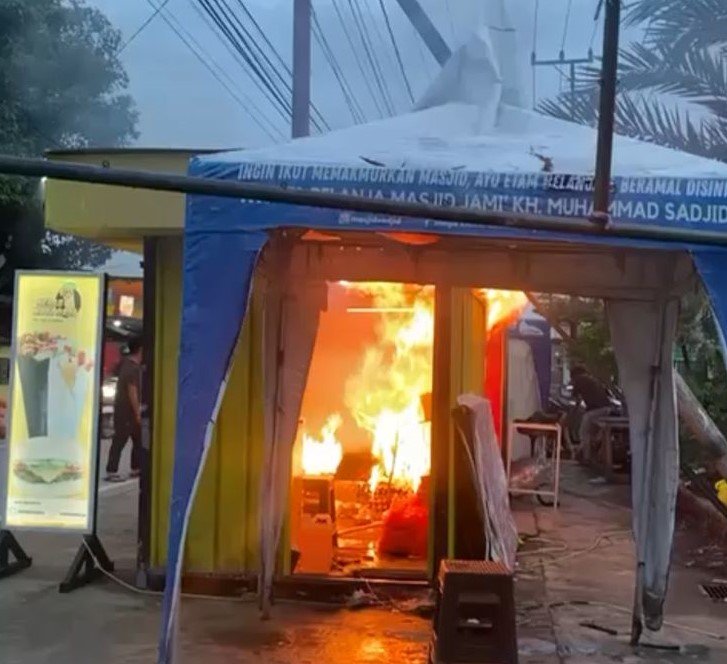 Gas Bocor, Outlet Kebab di Tenggarong Hangus Terbakar