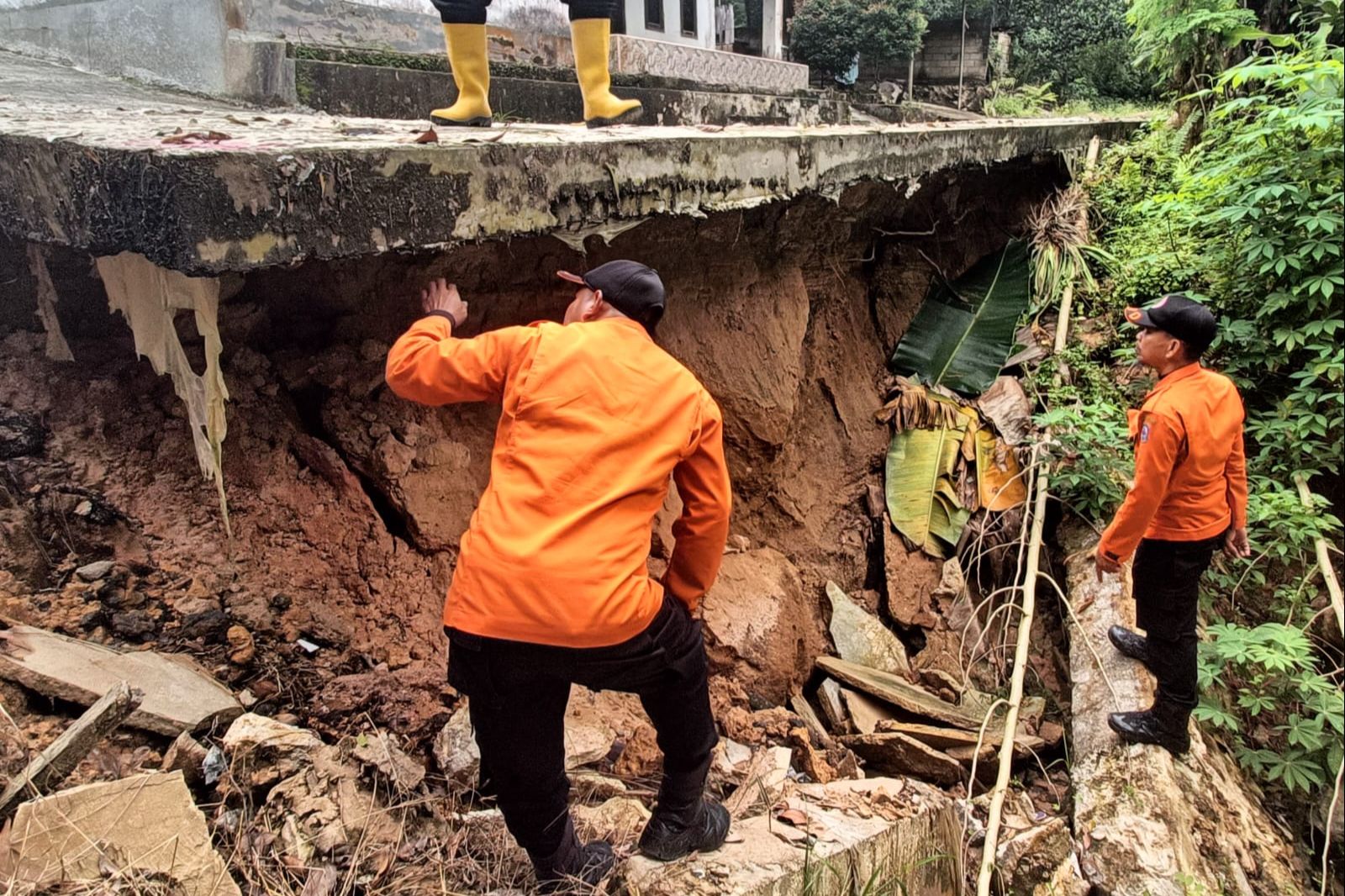 4 Rumah Warga di Bontang Rusak Akibat Longsor, BPBD Ingatkan Warga untuk Waspada