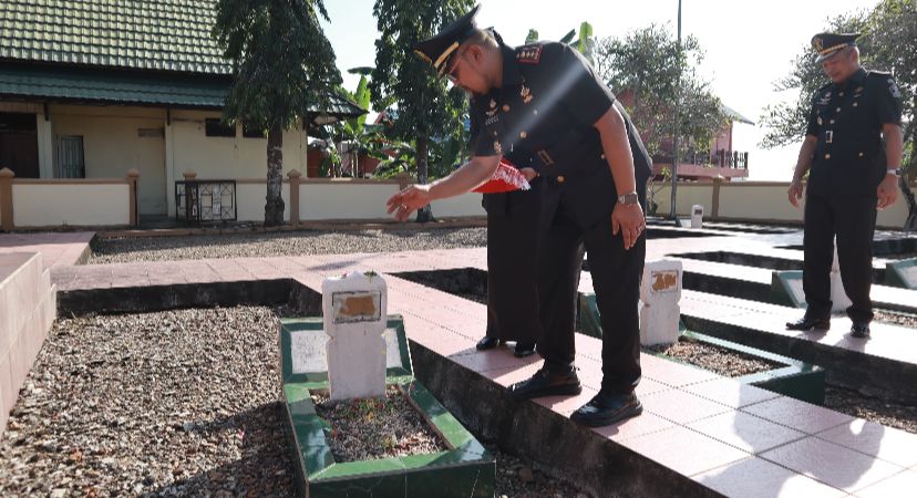 Sambut Hari Pengayoman ke-79, Rutan Tanah Grogot Lakukan Tabur Bunga dan Ziarah di TMP Daya Taka