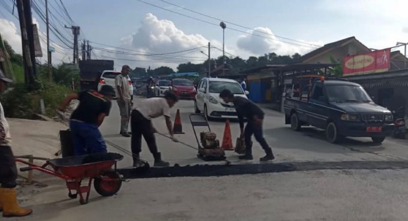 Pemeliharaan Infrastruktur Jalan di Balikpapan, Dinas PU Lakukan Pengaspalan di Jalan Taman Sari