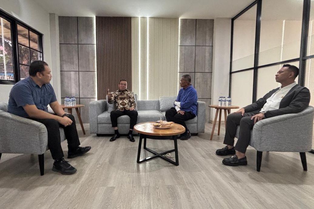 Raffi Ahmad dan Sufmi Dasco Sambangi Dahlan Iskan di Kantor Disway