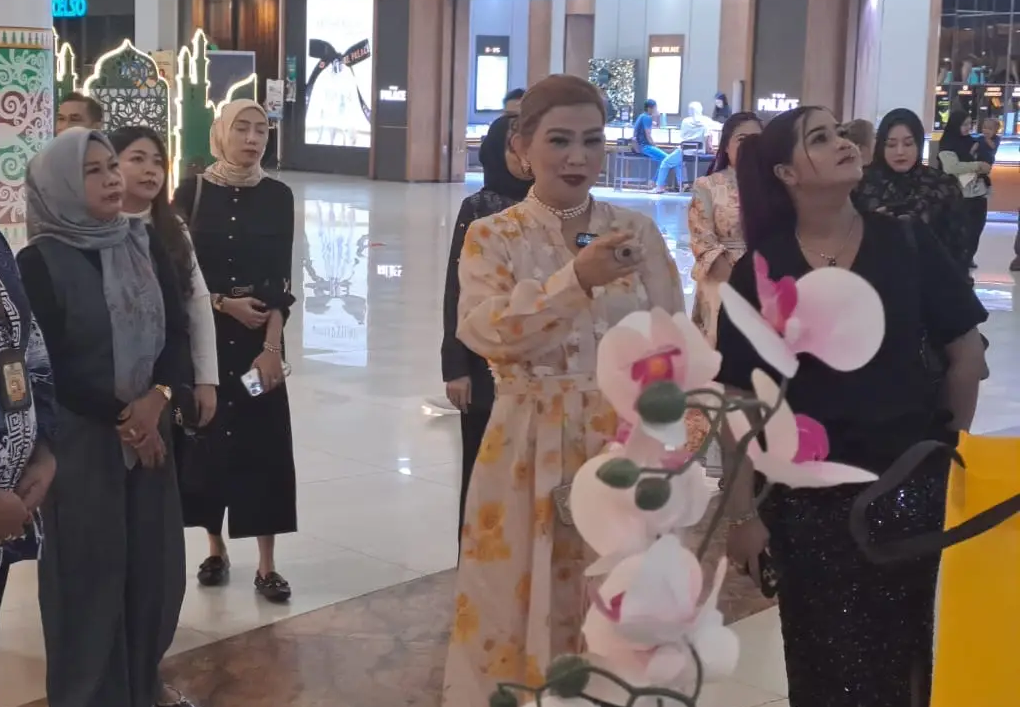 Bunda Harum Kunjungi Stan Kaltim Fair 2025, Apresiasi Peran Diskominfo Kaltim dalam Literasi Digital