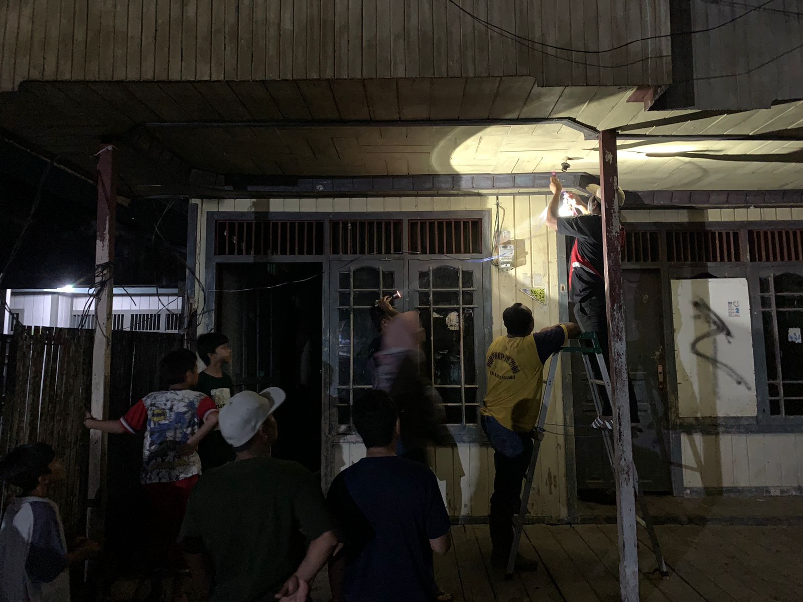 Rumah Kosong di Tenggarong Hampir Hangus, Diduga Sengaja Dibakar