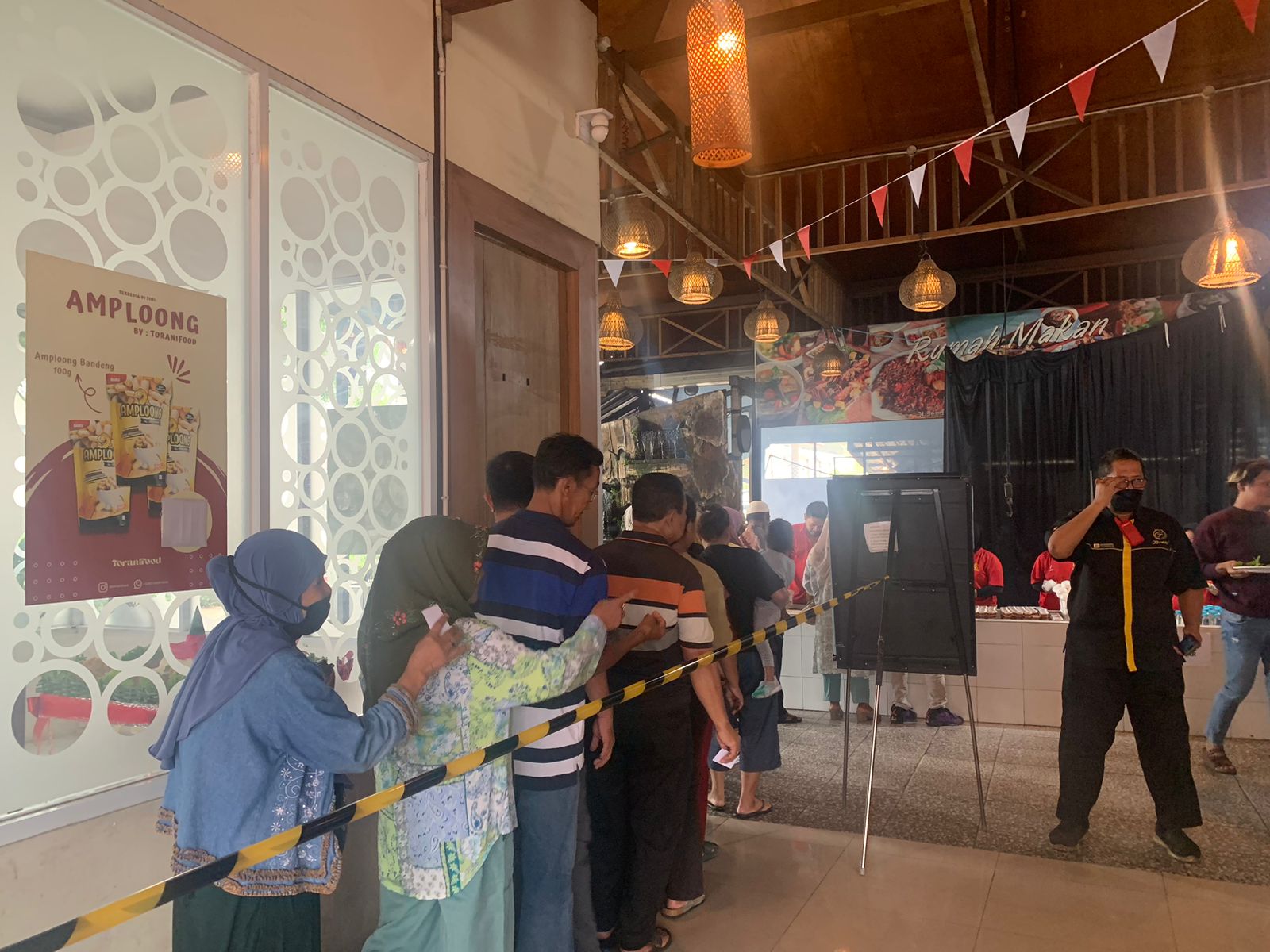 1.000 Bandeng Gratis Torani jadi Rebutan Warga Balikpapan, Antrean Mengular Sejak Pagi