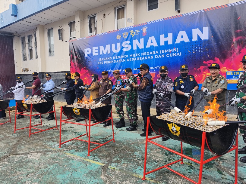  Bea Cukai Bontang Musnahkan Rokok dan Miras Ilegal 
