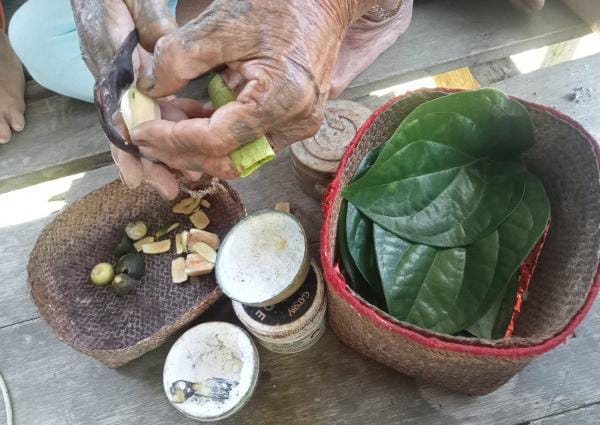 Di Mahulu, Tradisi Makan Sirih Kerap Dijadikan Media Pembuka Obrolan 