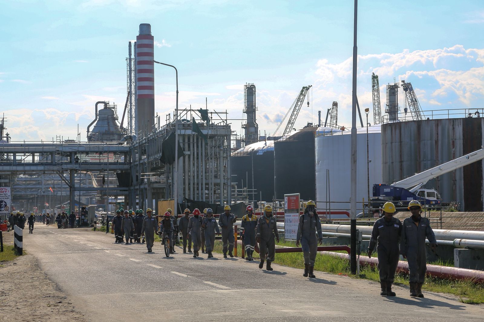  Ribuan Pekerja Hadapi Transisi di Akhir Proyek RDMP Balikpapan, Pertamina Tegaskan Tak Ada PHK Massal 