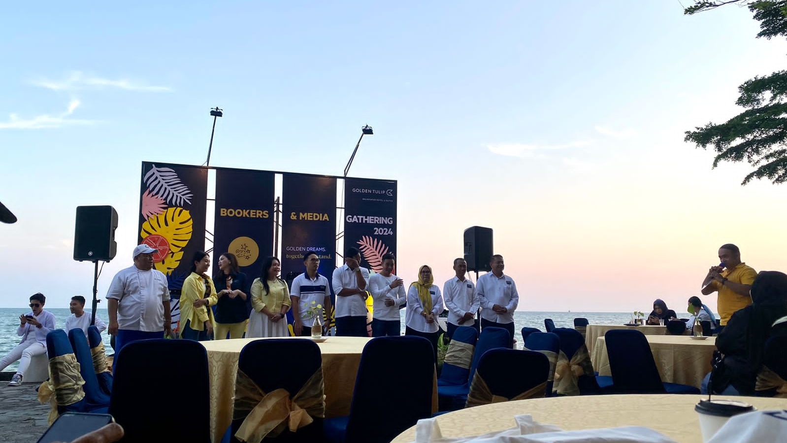 Golden Tulip Balikpapan Tampilkan Fire Dance dalam Acara Bookers dan Media Gathering 2024