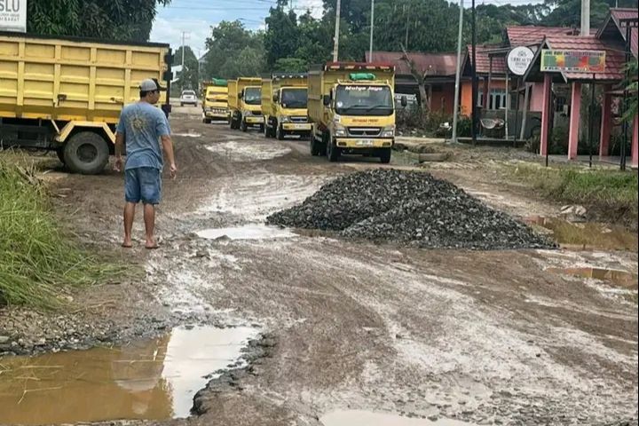 Jalan Nasional di Barong Tongkok Kubar Diperbaiki Usai Akses Diblokir Warga
