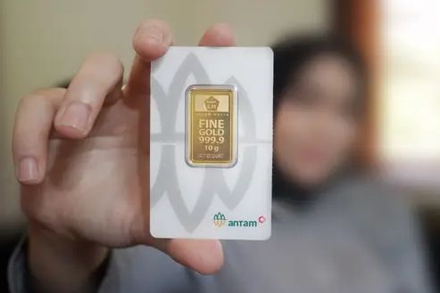 Harga Emas Antam Hari Ini Turun Rp7.000, Cek Daftar Harganya di Sini!