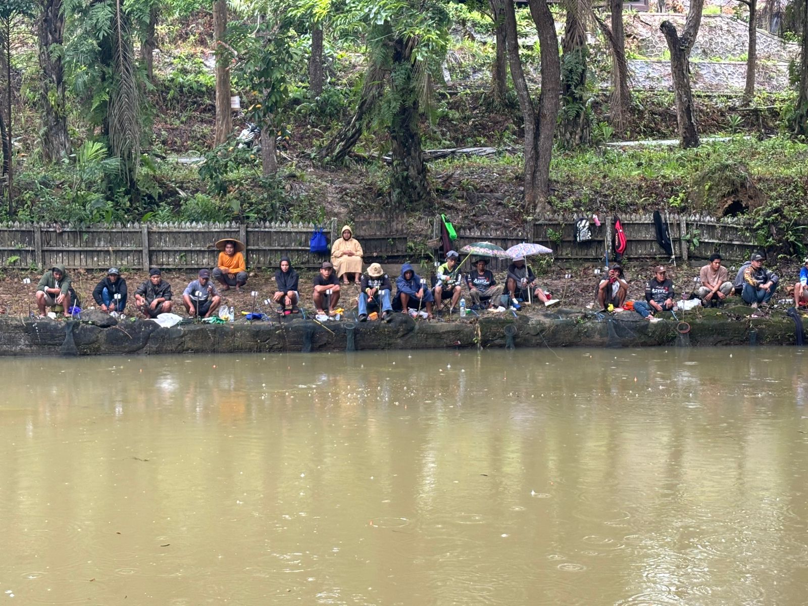 Masyarakat Tenggarong Ikut Lomba Mancing di Sasana Vila Kaning Park