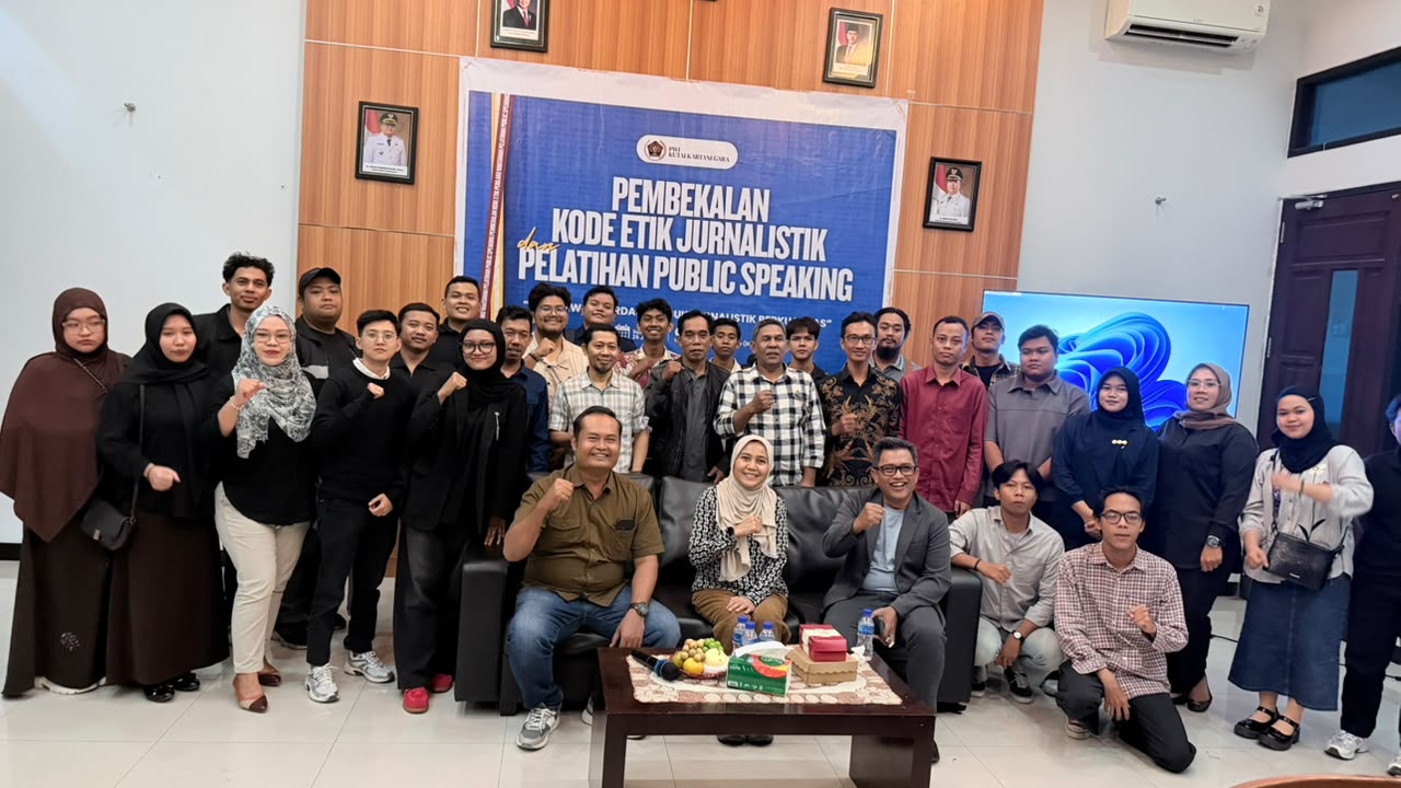 Perkuat Profesionalisme Wartawan, PWI Kukar Gelar Pembekalan KEJ dan Publik Speaking. 