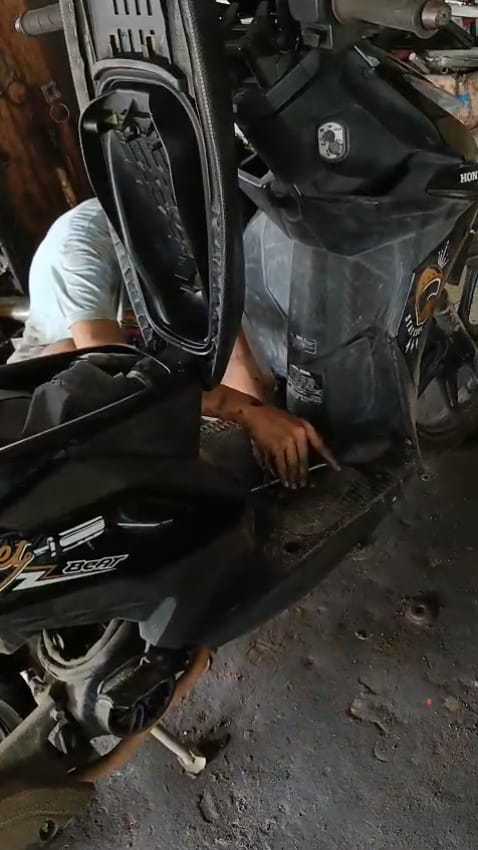 Warga Kubar Menderita usai Kendaraan Isi Bensin Eceran Tak Layak