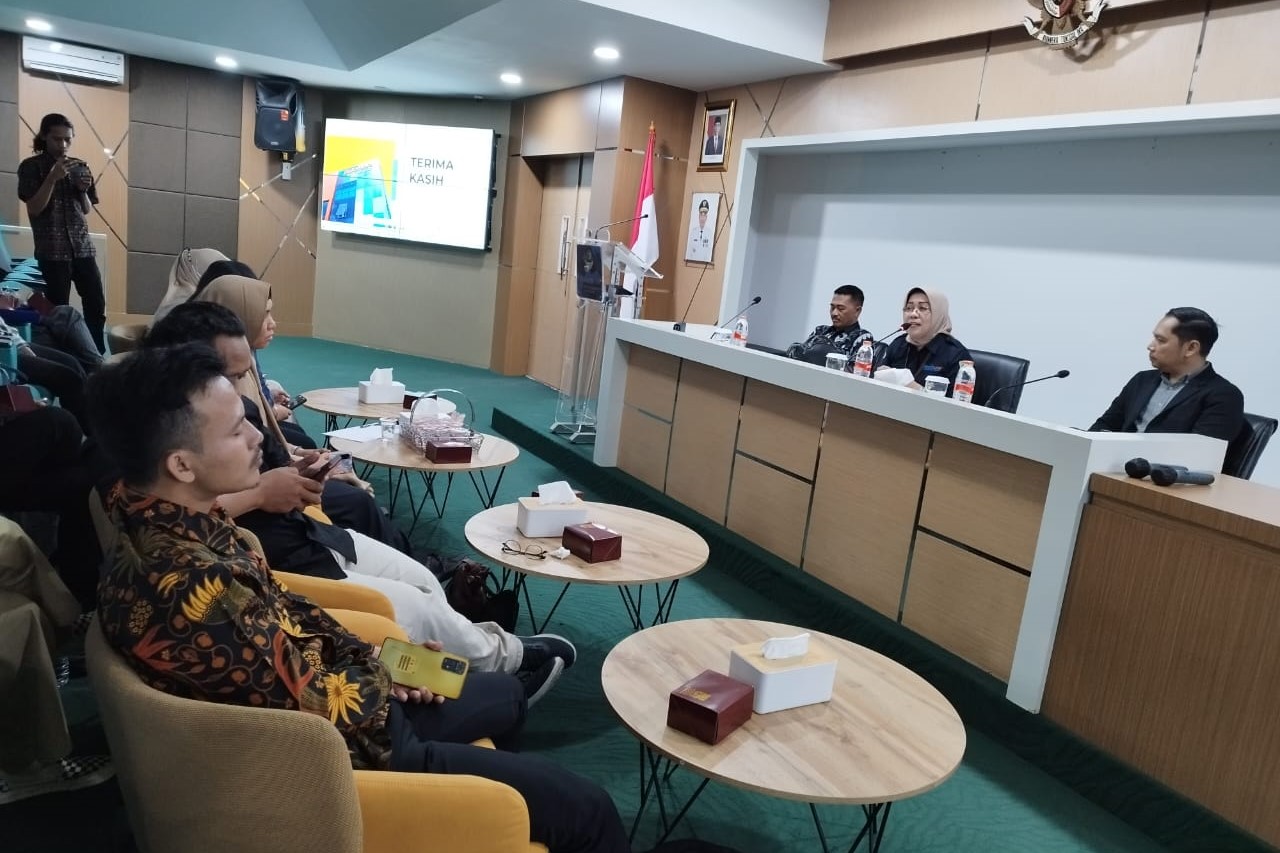 Diskominfostaper Kirim 13 Jurnalis Paser Belajar ke Jakarta