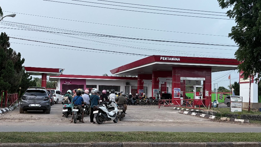 Pasokan BBM Bersubsidi di Kutim Dibatasi, Antrean SPBU Memanjang 