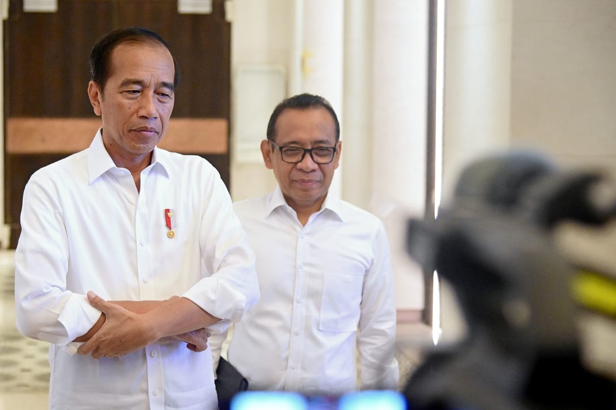 Jokowi Kecualikan Cerutu dalam Larangan Penjualan Rokok Eceran