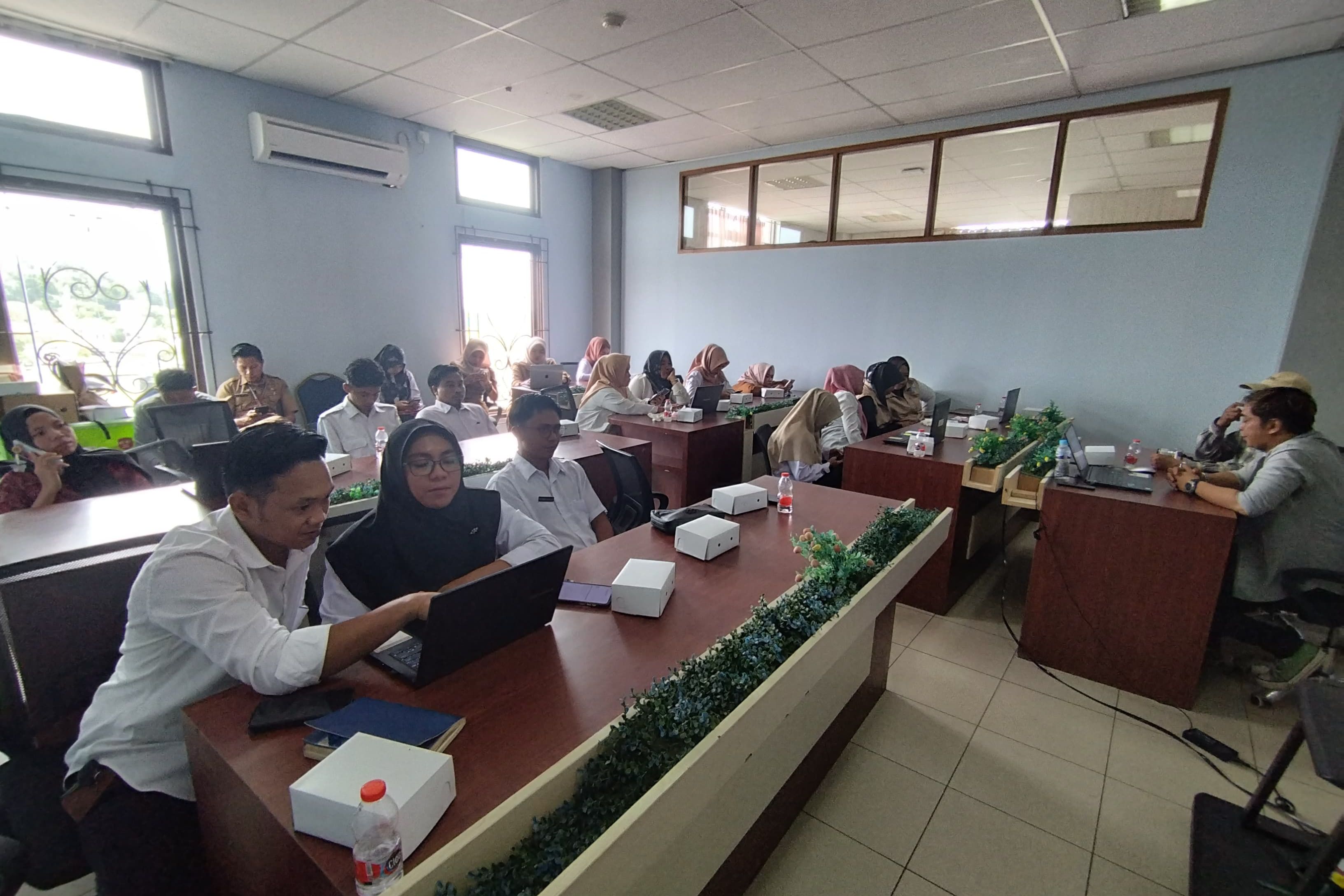 Diskominfo PPU Latih KIM dan Admin Desa Menulis Berita