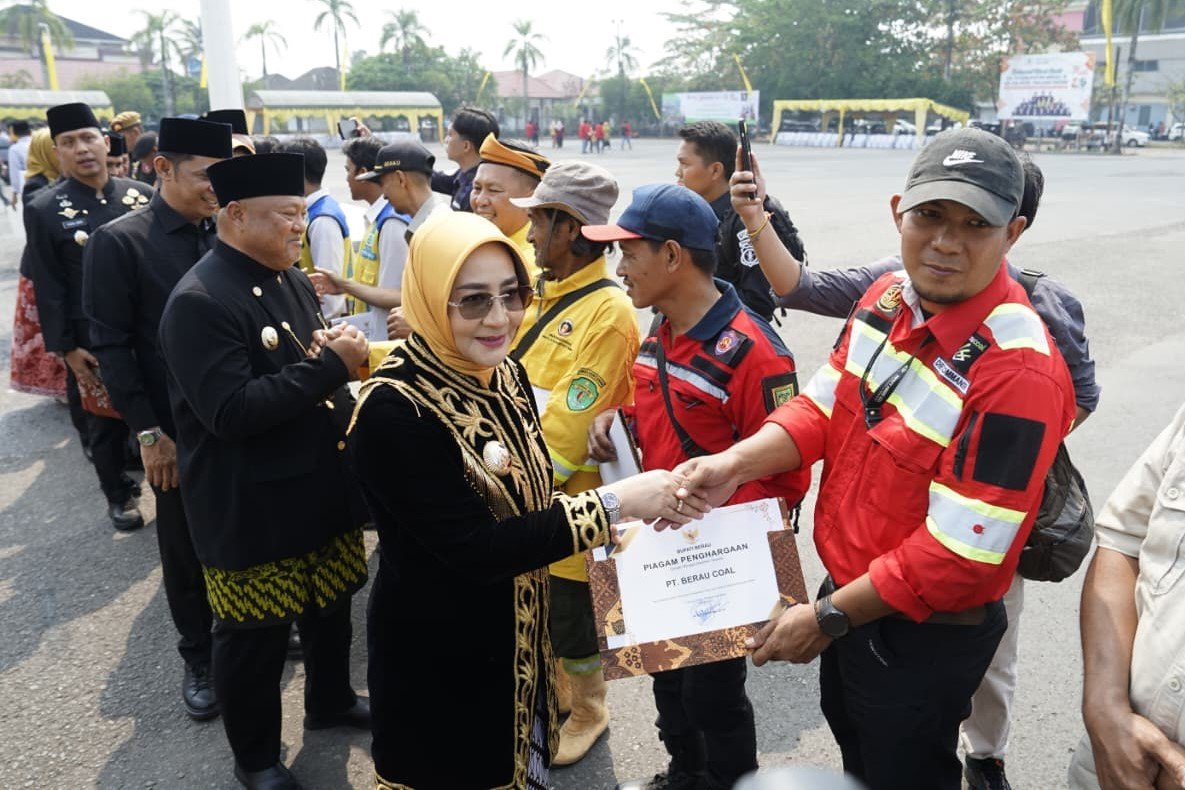 Konsisten Jadi Relawan Pemadam Karhutla, PT Berau Coal Diganjar Penghargaan