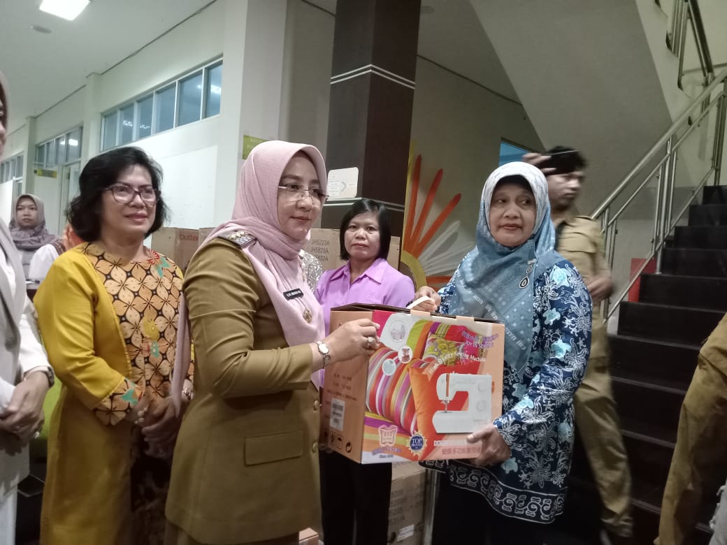 Pemkab Berau Beri Bantuan Peralatan ke Pelaku Industri Kecil dan Menengah