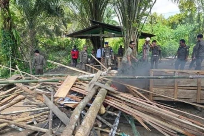 Untuk Kesekian Kalinya, Arena Judi Sabung Ayam dan Dadu di Sotek PPU Dibongkar Satpol PP