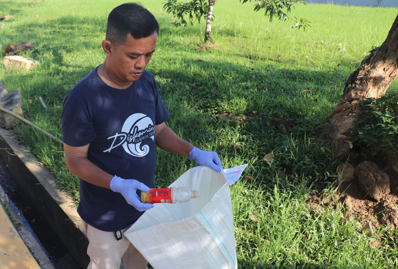 DLH Kaltim Ajak Warga Lawan Polusi Plastik Melalui Aksi Bersih-Bersih