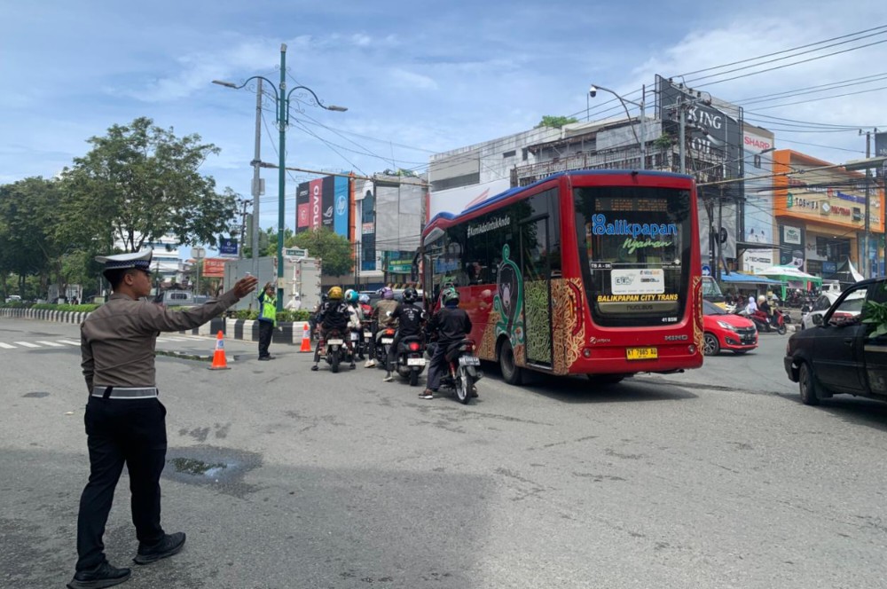 Kebakaran di Klandasan Ilir, Polisi Berlakukan Contraflow di Sekitar Bank Danamon hingga Dinkes Balikpapan