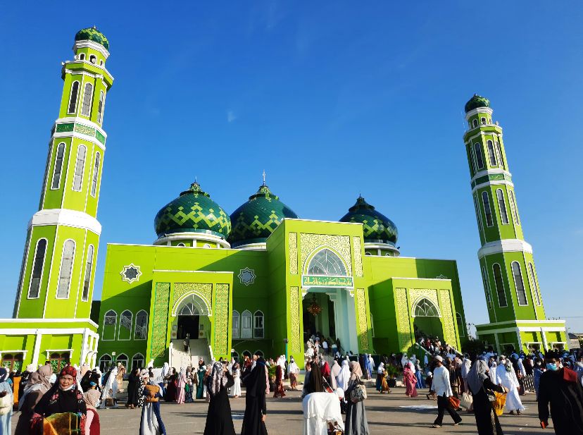 Masjid Agung Nurul Falah Grogot jadi Salah Satu Spot Berburu Takjil