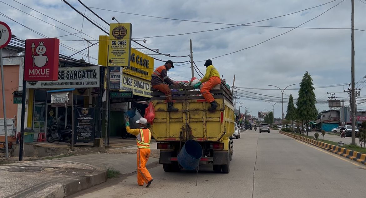 Kabar Baik untuk Warga Kutim, UPT Kebersihan Jalankan Pengangkutan Tiga Shift Bikin Sampah Tak Lagi Menumpuk