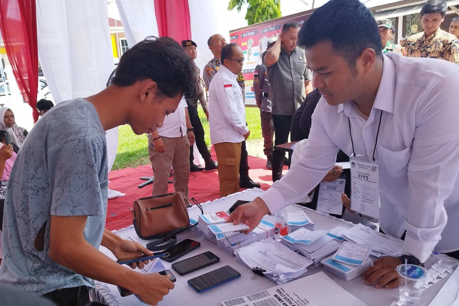 KPU PPU Simulasi Pencoblosan Pilkada, Foto Surat Suara Diganti Gambar Makanan