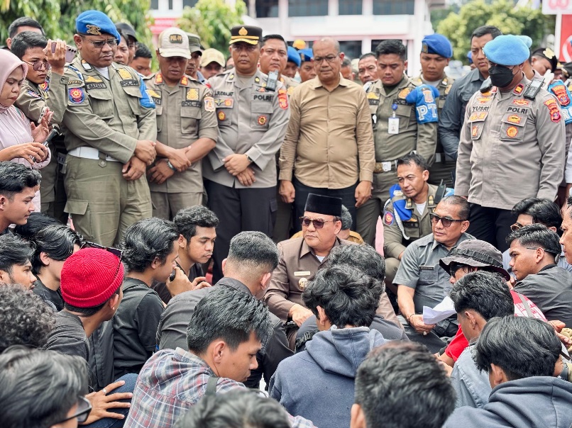 Massa Aksi Menolak Kenaikan PBB Kecewa Wali Kota Tidak Hadir