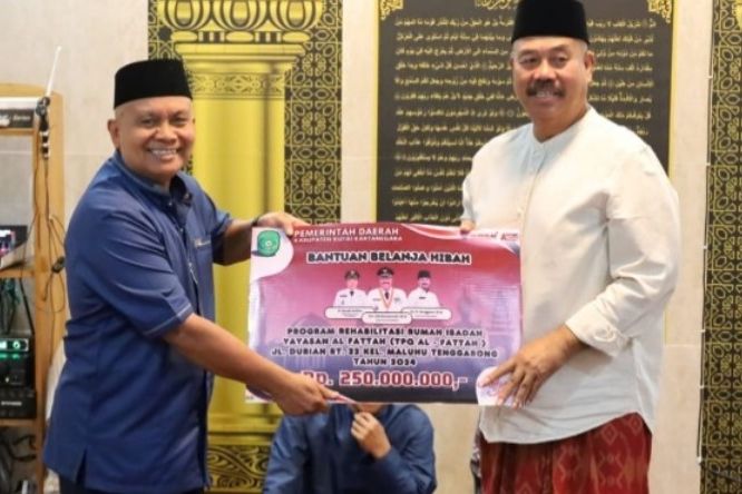 Bupati Edi Resmikan TPQ Al Fattah dan Serahkan Bantuan Rp250 Juta