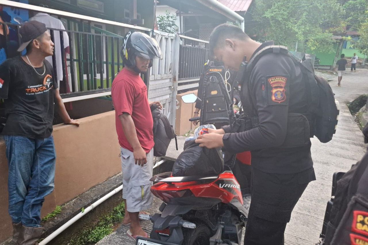 Polresta Balikpapan Sita 3 Paket Sabu dan Badik dari 4 Orang Saat Patroli di Gunung Bugis