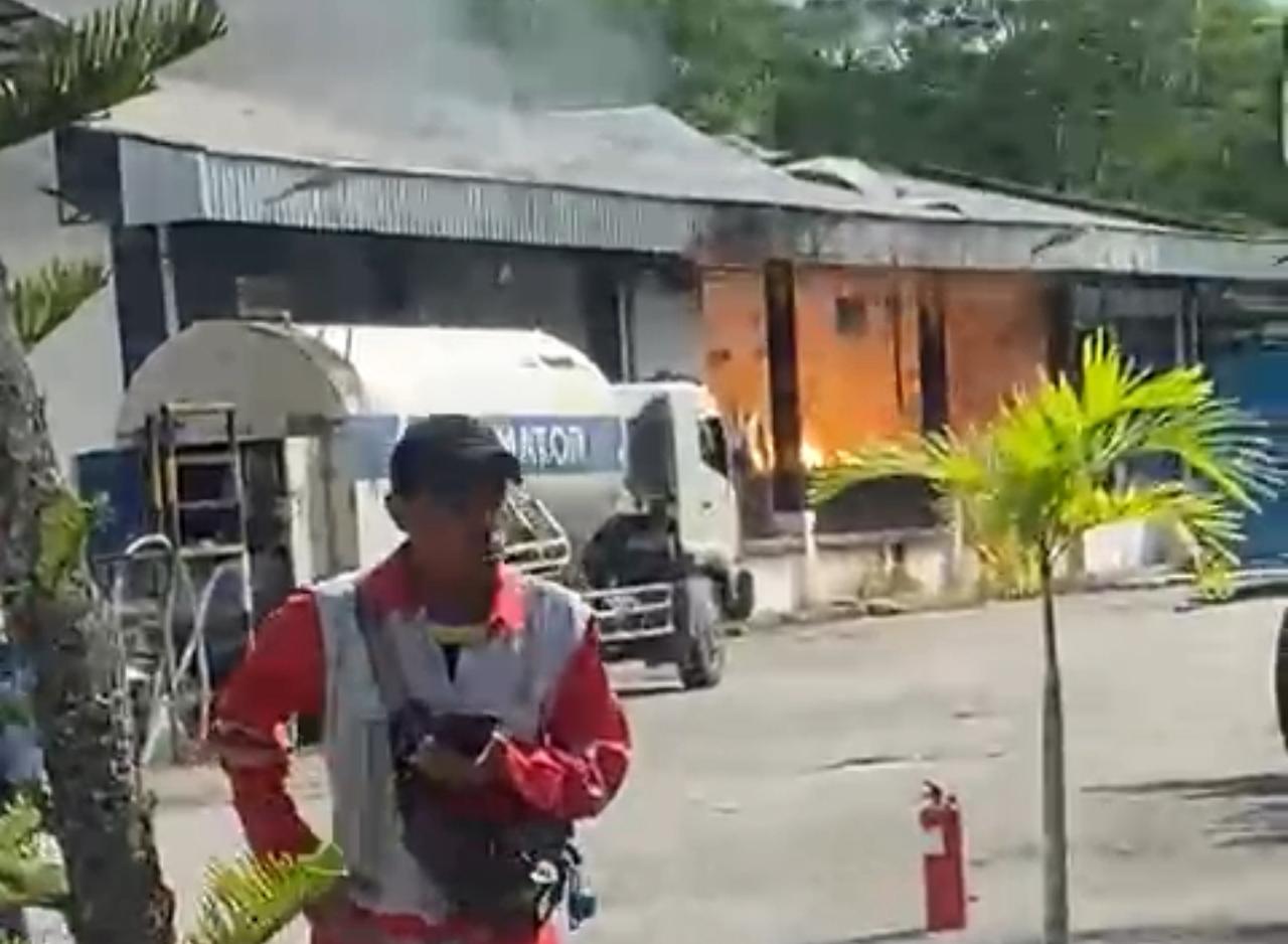 Diduga Saluran Pipa Bocor, Perusahaan Gas di Samboja Terbakar