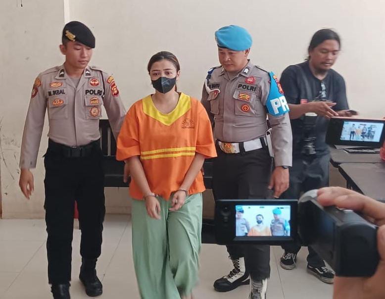 Ibu Muda Dibekuk Tim Polresta Balikpapan Karena Jual Sabu di Rumahnya