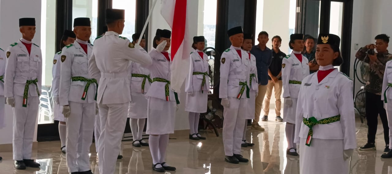 Anggota Paskibraka Mahulu 2024 Dikukuhkan, Begini Pesan Wakil Bupati Avun