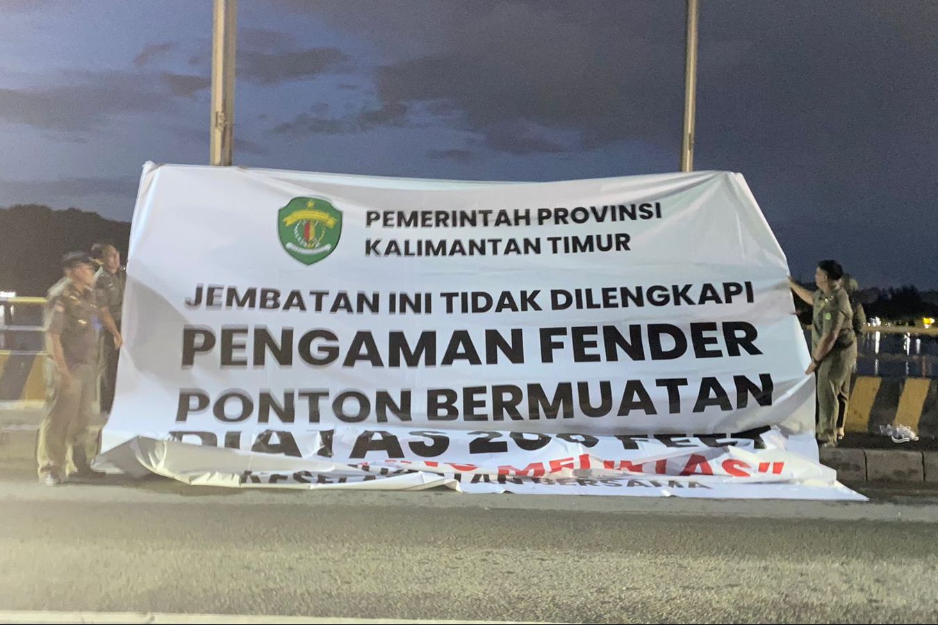 Pilar VI Rusak Usai Ditabrak Tongkang, KSOP Batasi Lalu Lintas Sungai di Bawah Jembatan Mahulu