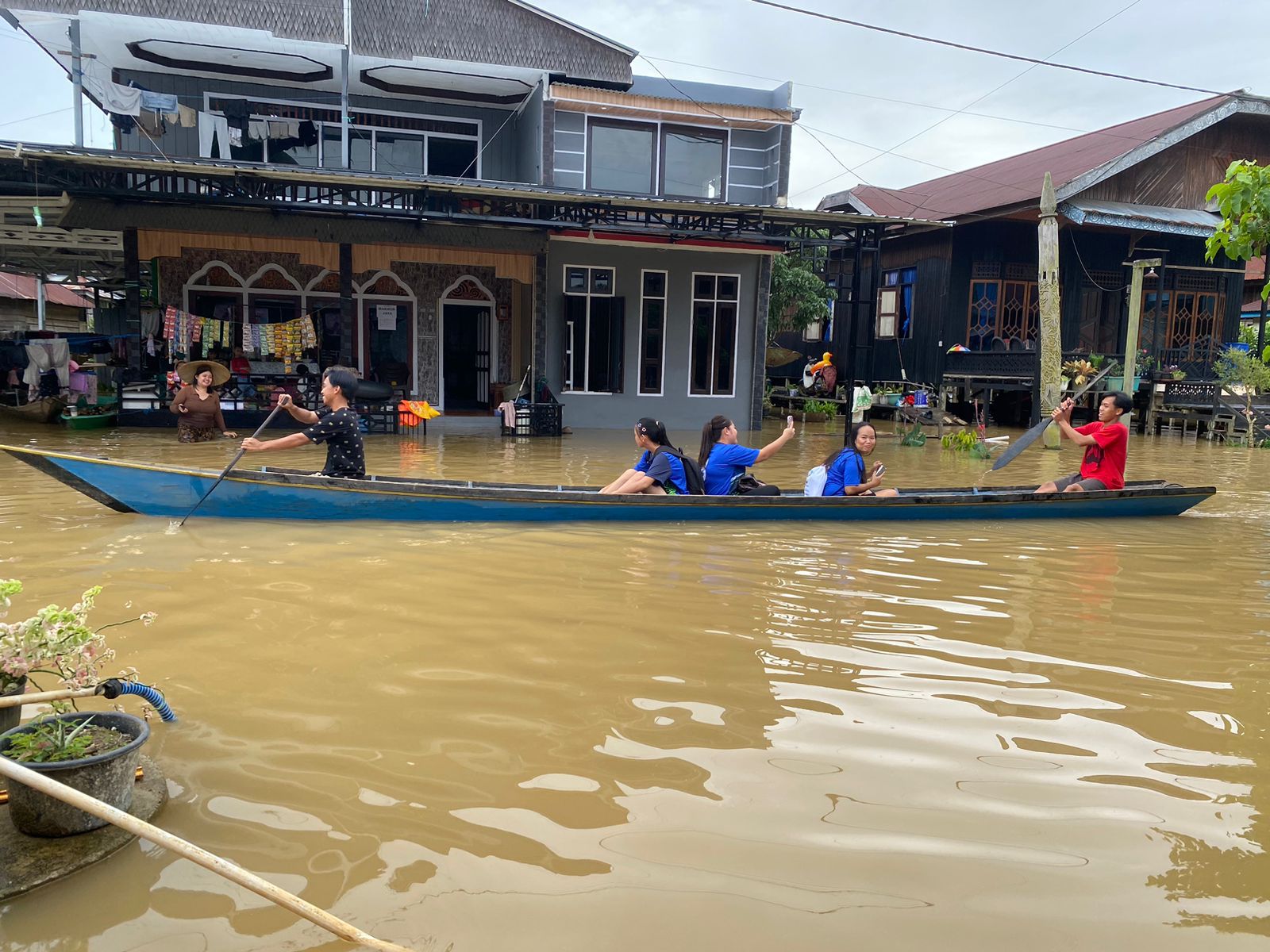 Desa Lung Melah di Kutim Tenggelam, Tiga Hari Tanpa Listrik, Bantuan Pemerintah Belum Datang