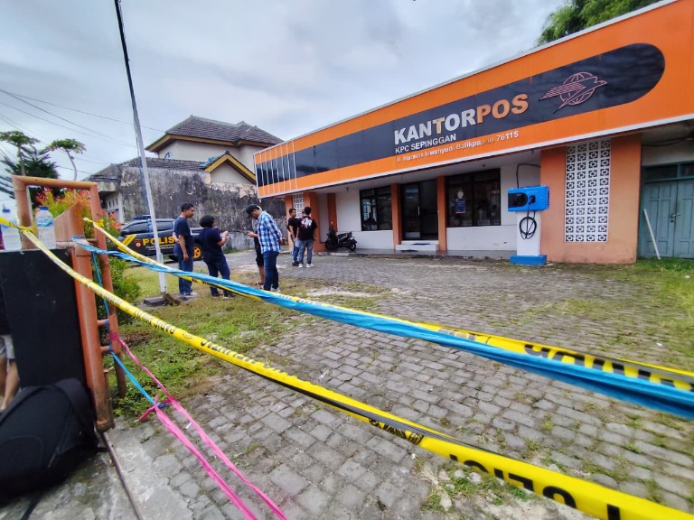 Breaking News! Ada Kabar Penembakan di Kantor Pos, 1 Orang Tergeletak 