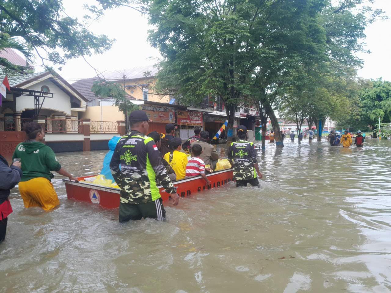 Keluh Kesah Warga Bengkuring di Tengah Genangan Banjir, Berharap Pemerintah Berikan Solusi