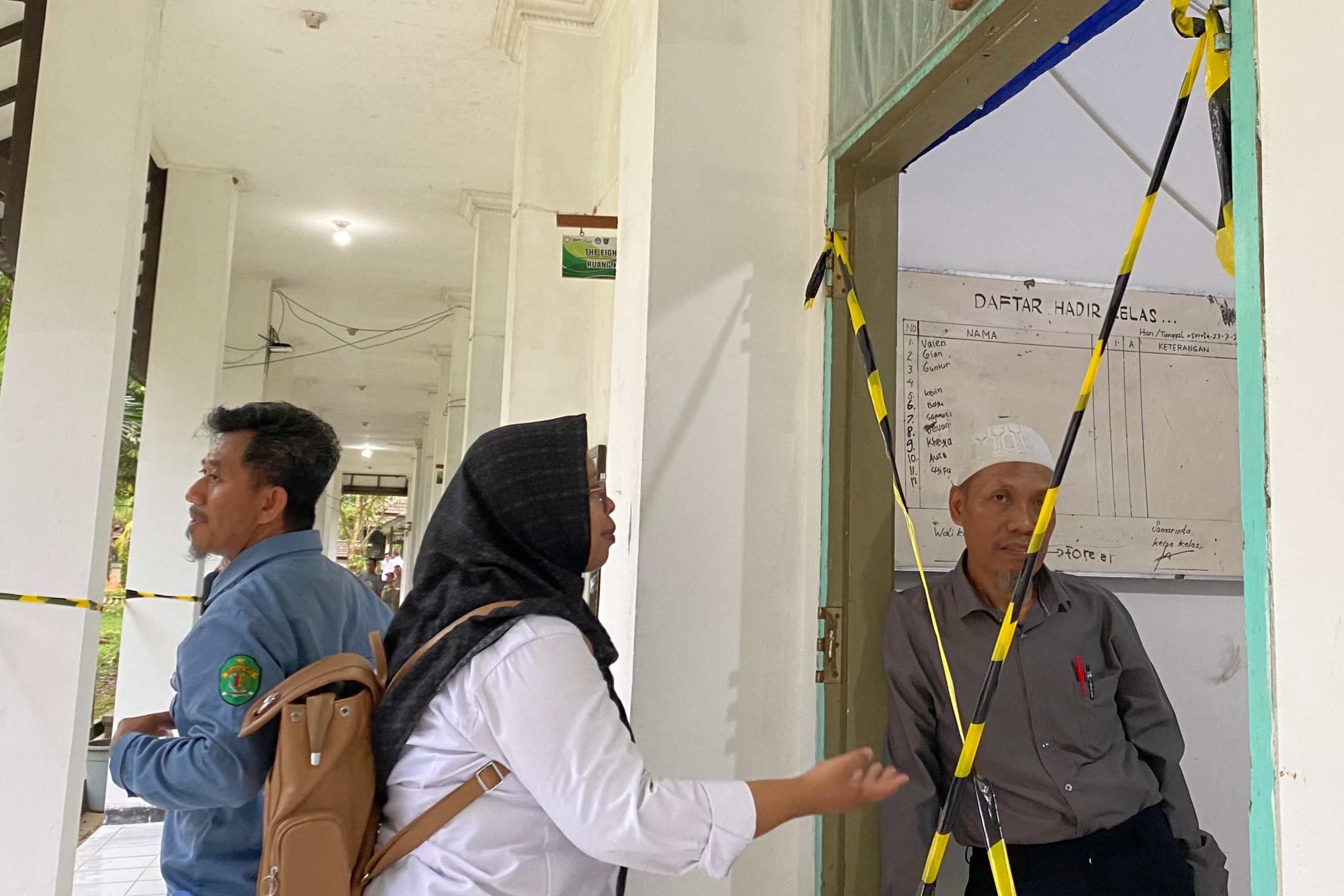 Satpol PP Pasangi Garis Batas Bangunan SMA Negeri 10 Samarinda, Klaim Amankan Aset Pemprov 