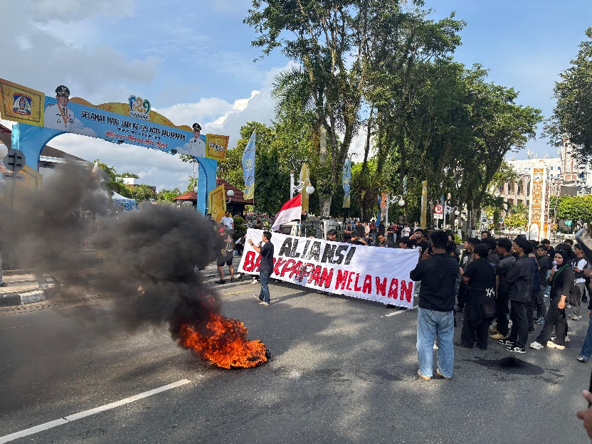 Kritik Persoalan Pembangunan Kota, Aliansi Balikpapan Melawan Orasi di Depan Kantor Wali Kota