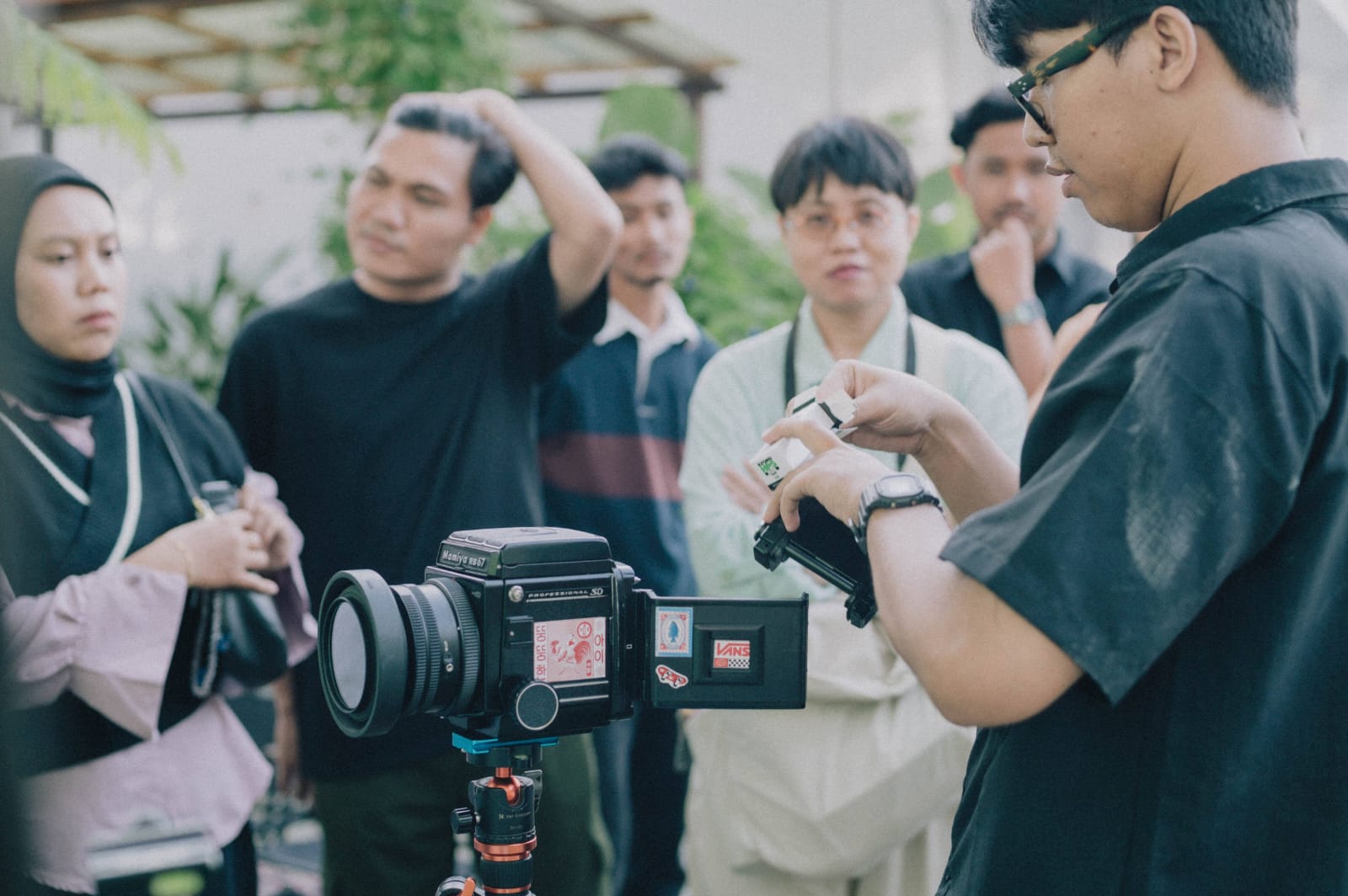 Anak Muda Samarinda Menyulam Memori Lewat Fotografi Analog