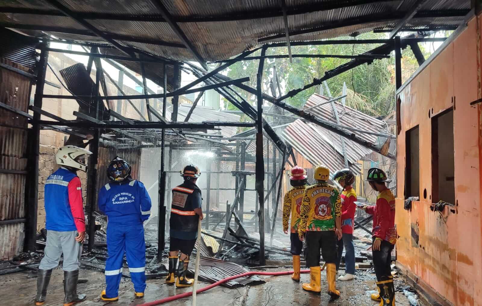 Sempat Membuat Kepanikan, Sebuah Bangunan Kosong di Samarinda Seberang Terbakar 