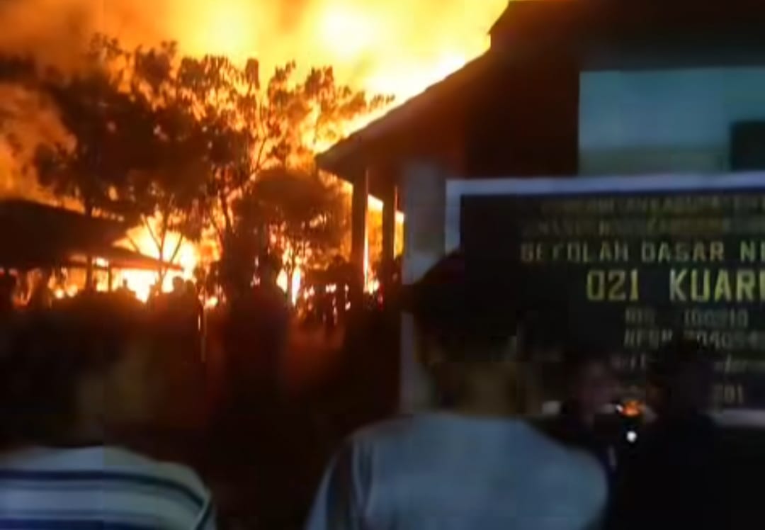 Diduga Korsleting Listrik, 3 Ruang Kelas dan Gudang SDN 021 Kuaro Hangus Terbakar