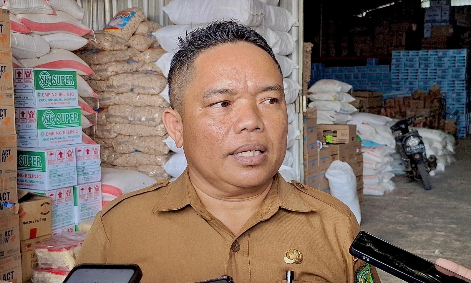 Diskoperindag Berau Ambil Sampel Beras Premium, Langkah Tegas Awasi Mutu dan Cegah Praktik Dagang Merugikan